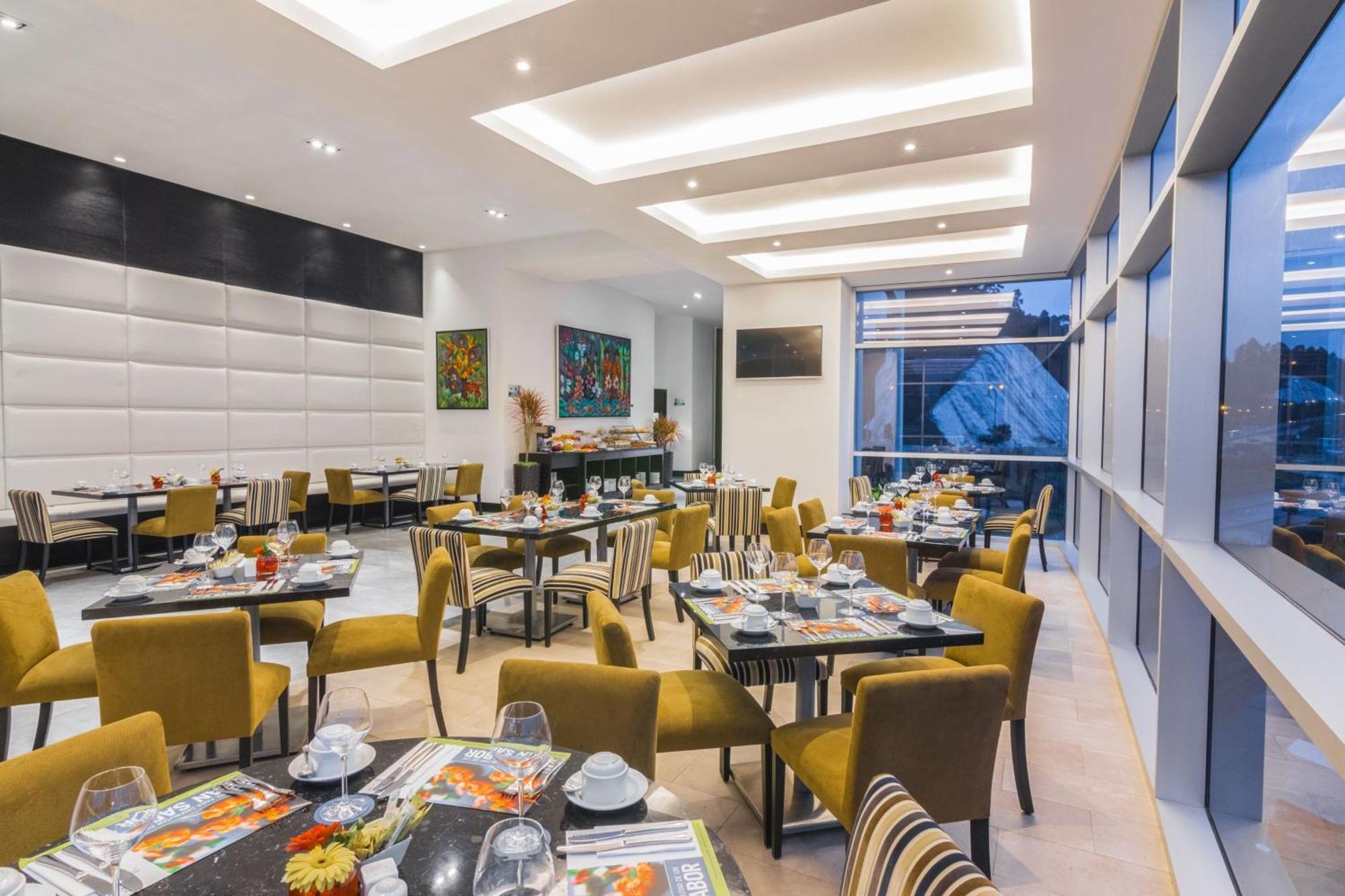 Four Points By Sheraton Cuenca Exterior foto The restaurant